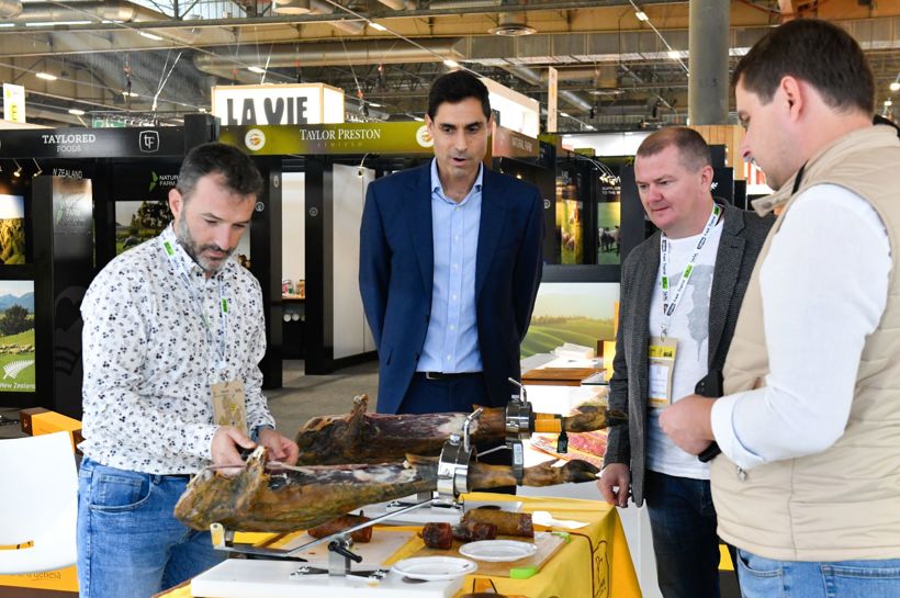 Messereiser - Balslev skreddersyr, Messereise til Sial